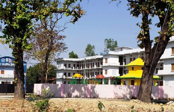 महेन्द्रनगर माध्यमिक विद्यालय सातादिनमै  बन्द