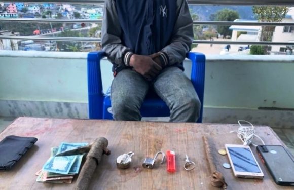 बाजुरामा घरेलु हतियार सहित एक जना पक्राउ