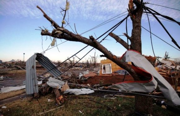 अमेरिकामा आँधीले सयको ज्यान गयो