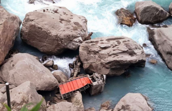 बाजुरामा ट्रक दुर्घटना हुदा २ जनाको मृत्यु