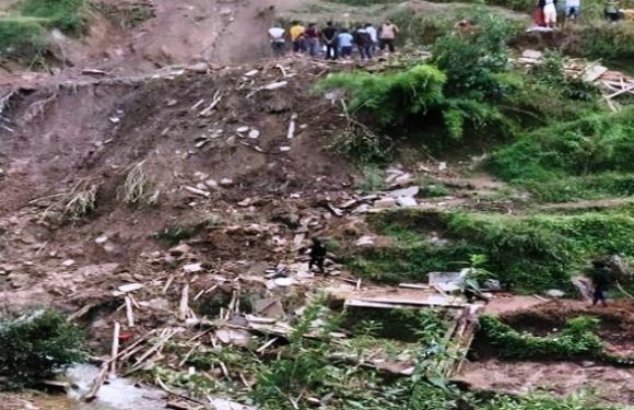 डडेल्धुराका बाढीपहिरो पीडितले आश्वासन पाए, राहत पाएनन्