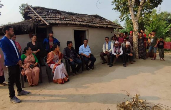 पुर्वमन्त्री मगरद्वारा शोकाकुल ऐरी परिवारसंग भेटघाट, समवेदना प्रकट