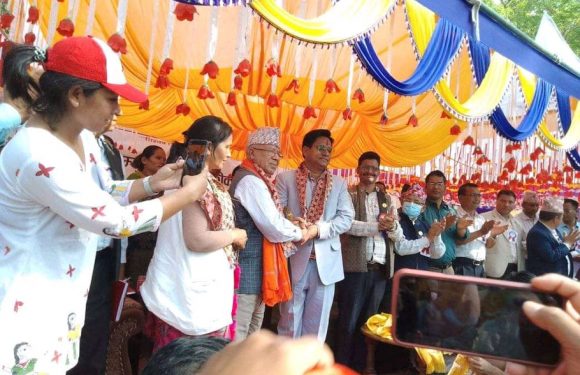 एमालेमा पहिरो समाजवादीमा लहर मेयर चन्द सहितका २७ जनप्रतिनिधि  अन्य ७०० जना समाजवादी प्रवेश