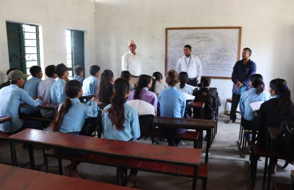 शुक्लाफाँटाका सामुदायिक विद्यालयमा अतिरिक्त कक्षाको अनुगमन