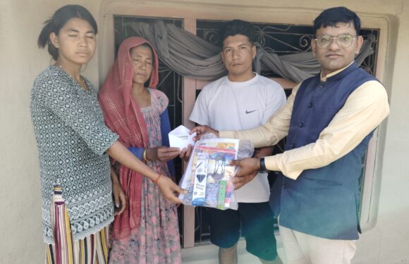 हात्तीपीडित परिवार राना र चौधरीको परिवारलाई आर्थिक शैक्षिक सहयोग 