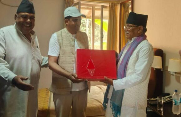 प्रचण्डलाई वाणिज्य संघको आग्रह पश्चिम नाका विस्तार गरिदिनुप¥यो