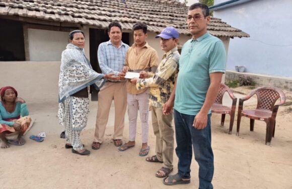श्रीकृष्ण सामुदायिक वनले गरिब तथा विपन्न हरूलाई आर्थिक सहायता गर्दै