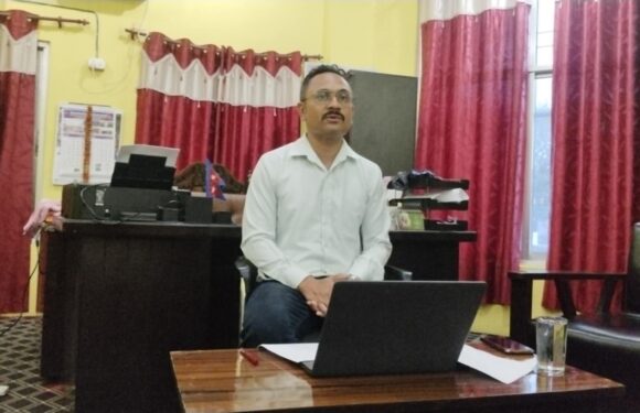 भीमदत्त कार्यपालिका बैठक ः १८ का वडाध्यक्ष देवकोटाले आफुलाई ११का वडाध्यक्ष थापाले देखाईदिन्छु भन्दै धम्की दियो, थापा भन्छन, धम्की दिएको छैन