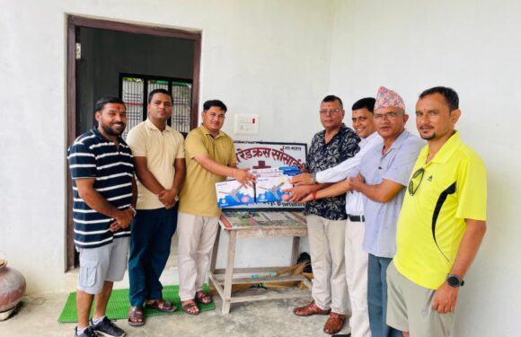 सुडा रेडक्रस उपशाखालाई सुदूरपश्चिम खबरद्वारा पंखा हस्तान्तरण