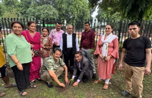 नेपाली जनसम्पर्क समिति उत्तर भारतद्वारा बी.पी. कोइराला स्मृति दिवसको अवसरमा वृक्षारोपण तथा अन्तरक्रिया कार्यक्रम सम्पन्न