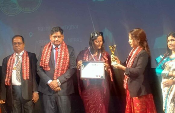 रास्वापा कि नेता चादनि एैर अन्तरराष्ट्रीय बेस्ट सोशल वर्क आवार्ड बाट सम्मानित