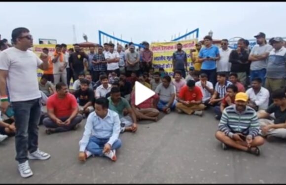 बनबासाका ट्याक्सी व्यवसायी आन्दोलित