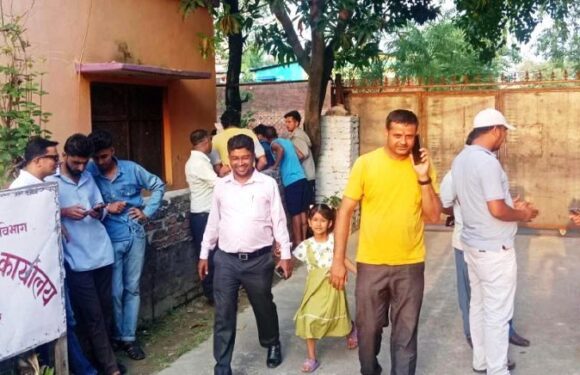रविलाई राखेको कोठाको झ्यालमा प्लाइउड हटाएर जाली लगाइयो