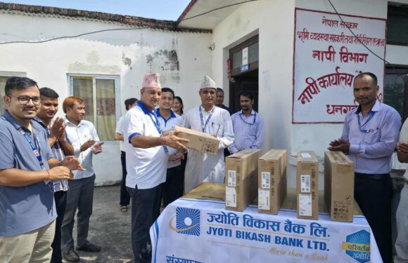 ज्योति विकास बैकद्वारा नापी र मालपोत धनगढी कार्यालयलाई कम्प्युटर सहयोग