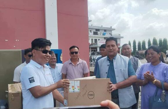 समाजसेवी दावत तामाङको साथ ध्वस्त भएको पुनर्वास नगरपालिकालाई 