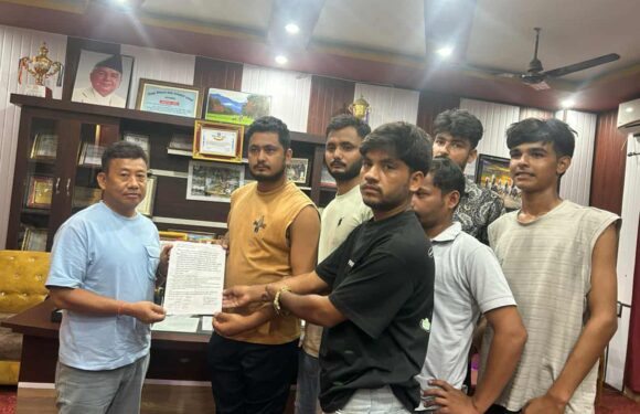 दोधाराचाँदनीका जेनजीका युवा विद्यार्थीको मेयरलाई ज्ञापन ः भ्रष्टाचारमा लिप्त कर्मचारी र जनप्रनिधीले राजिनामा दिनुपर्ने