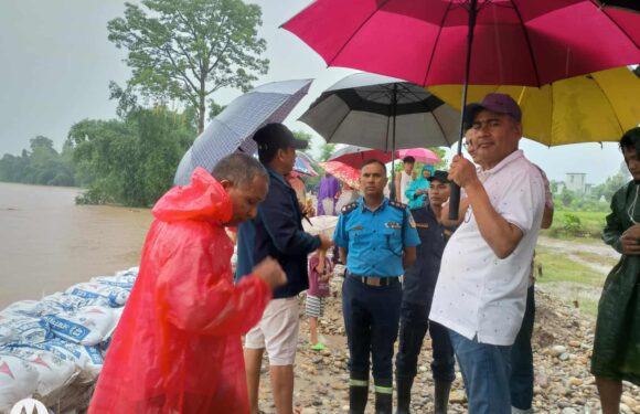 वाढी प्रभावित क्षेत्रमा सिडियो ढकाल   जनताको सुरक्षालाई उच्चतम बिन्दुमा   राखेर काम गर्न निर्देशन र आग्रह 