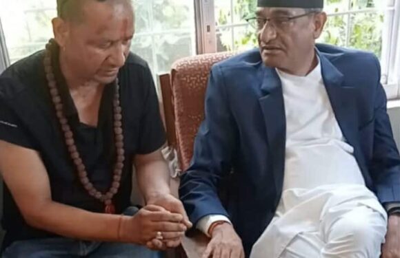 दैजी बेलडाँडी हुलाकी सडक २४सै घण्टा खुला गर्नुपर्छ’ चवन्नी बजारका अध्यक्ष खत्रीले गृहमन्त्री लेखकलाई भने,