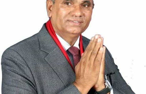 सांसदले परिवारका सदस्यलाई पिए, भान्से, चालकमा नराख्ने नेता राजेन्द्र रावलले पहिल्यै अपनाएको बाटोमा एमाले