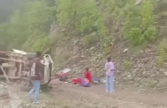 दैजी जोगबुढा सडक खण्डमा जिप दुर्घटना   सिउडीबागमै नाबालिका युबिका अस्थाईन
