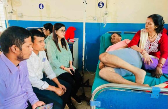 बिरामी पत्रकार विवशलाई भीमदत्तकी उपप्रमुख लेखकद्वारा उपचार खर्च