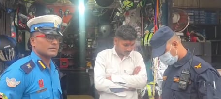 एक्सनमा उत्रिए ट्राफिक, वडा प्रहरी इन्चार्जद्वय वालेन्द्र र दर्शन