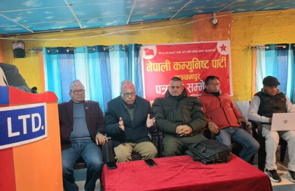पुष ७ झलारीमा नेपाली कम्युनिष्ट पाटी कञ्चनपुरले एकता सन्देश सभा गर्दै 