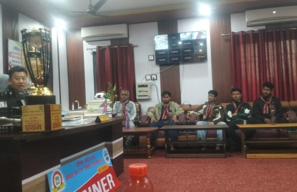 दोधाराचाँदनी नगरपालिकाद्वारा क्रिकेट उपाधी टिमलाई सम्मान