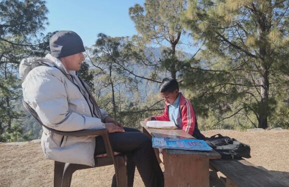 कठिन चुनौतीबीच शिक्षाको दियो बाल्दै प्र.अ केशब बहादुर साउद