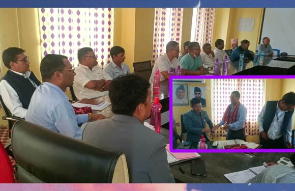 सांसद महता दोधाराचाँदनीमा, विद्यालय तत्काल सञ्चालन र पालिका भित्रका अधुरा योजना बारे लिए जानकारी