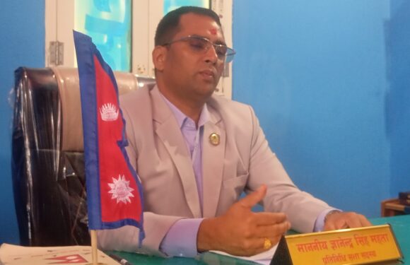 सासद महताद्वारा क्षेत्रका जनताका गुनासा सुन्दै समाधान गर्न सचिवालय