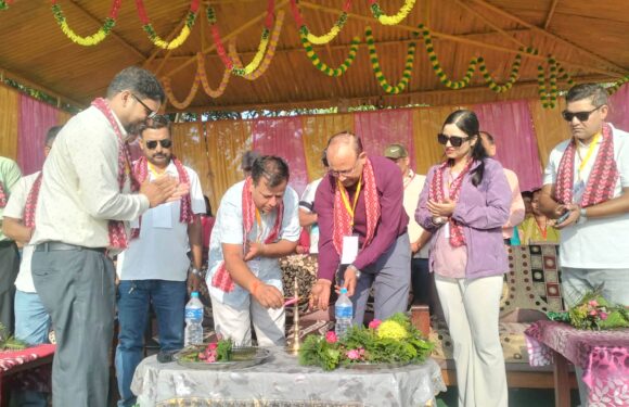 होलीफेम्लीको ग्राउनमा अन्तर विद्यालय स्तरिय क्रिकेट प्रतियोगिता शुरु