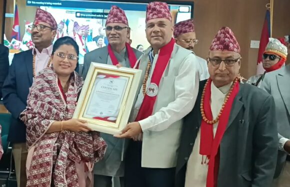 भीमदत्त नगरकी उपप्रमुख लेखक सम्मानित 