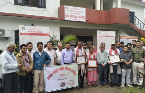 कञ्चनपुरका तीन किसानलाई भीमदत्त उत्कृष्ट पुरस्कार