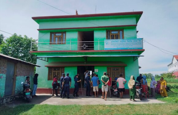दोधारामा ईन्फिनिटी लघुवित्तको ठगि धन्दा !   संस्थाले ऋण दिने, कर्मचारीले जमिन किन्ने जमिनदार फुलमाया पाण्डे परिवारको विचल्ली 
