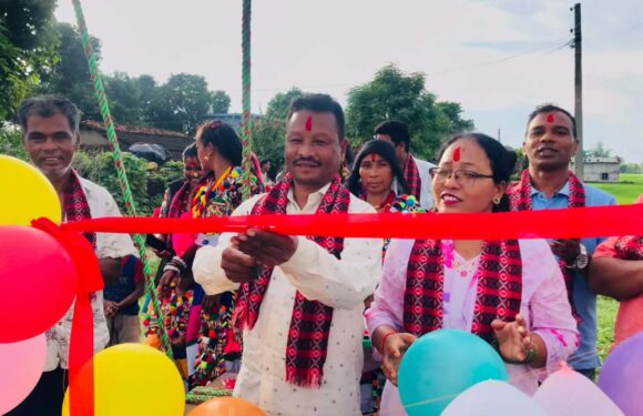 कञ्चनपुरको बागफाँटा गाउँमा सावनको डोला उद्घाटन