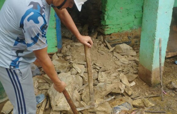 बैतडीमा घर भत्कियो, समयमै उद्धार हुँदा ठूलो मानवीय क्षति टर्‍यो