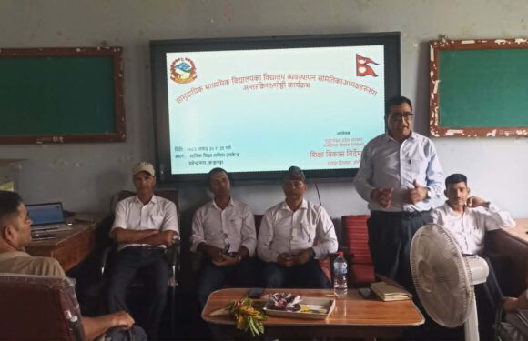 सुदूरका विद्यालय व्यवस्थापन समितिका अध्यक्षसंग अभिमुखिकरण