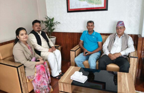 भूमिसम्बन्धी समस्या समाधानका लागि मन्त्री रावलसँग छलफल